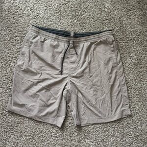 Kuhl Kruiser Shorts Men’s XL beige Drawstring Elastic Waist Casual shorts
